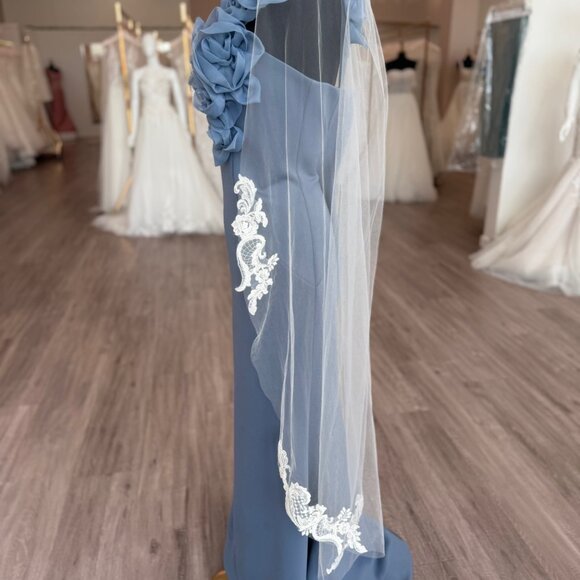 ANTIQUE LACE WALTZ LENGTH BRIDAL VEIL - Picture 2 of 3